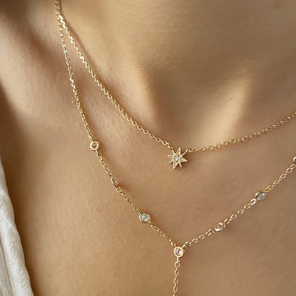 Thin star necklace
