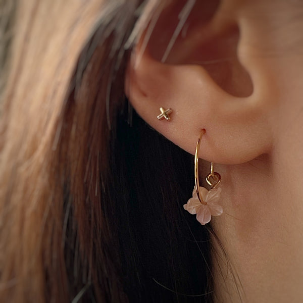 Flower mother-of-pearl hoop earrings